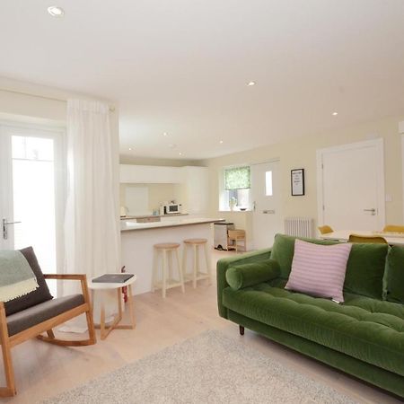The Mews - 2 Bedroom Luxury, Spacious House With Free Parking 요크 외부 사진