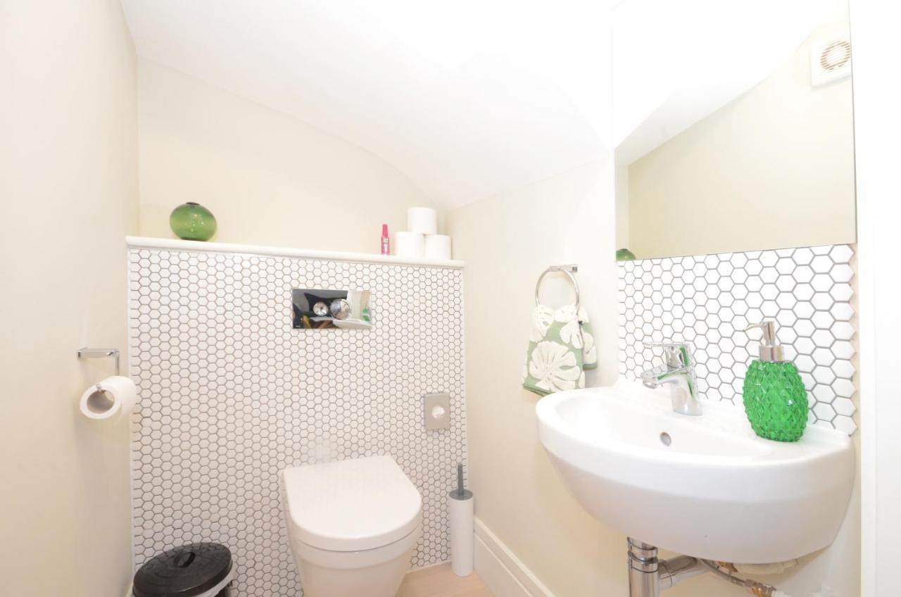 The Mews - 2 Bedroom Luxury, Spacious House With Free Parking 요크 외부 사진