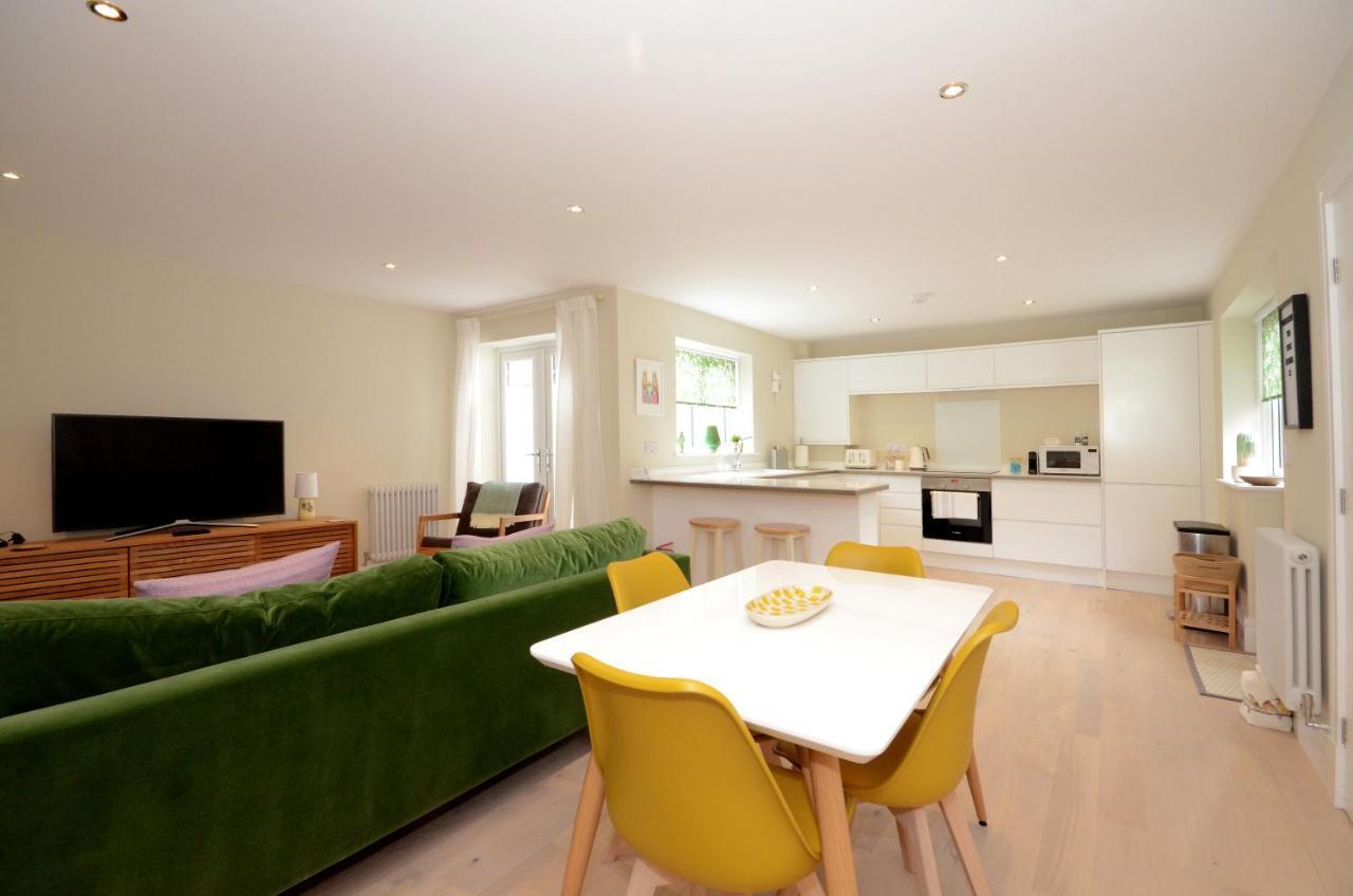 The Mews - 2 Bedroom Luxury, Spacious House With Free Parking 요크 외부 사진